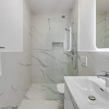 Park Apartment *
